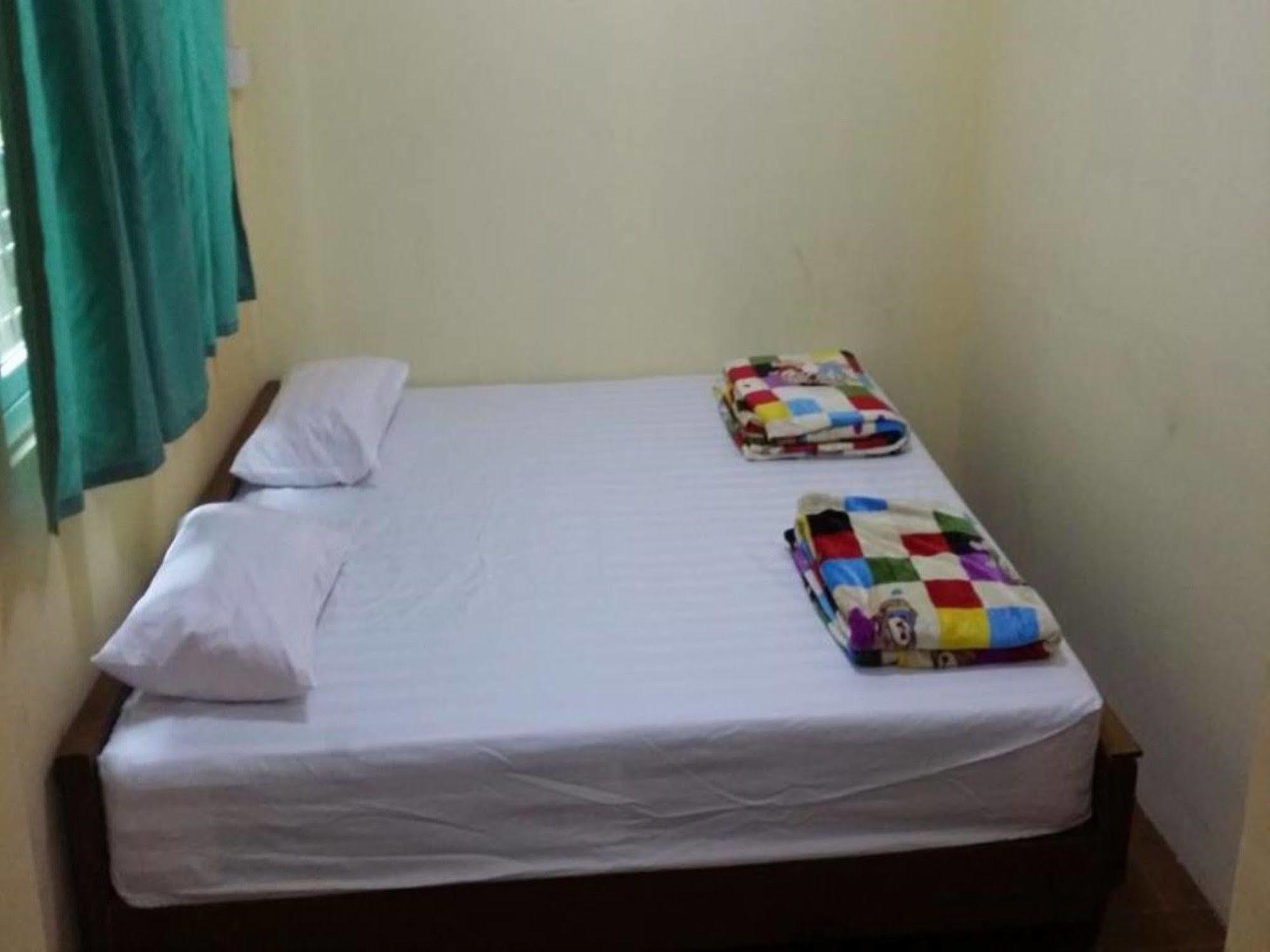 T Venus Hostel Rangoon Buitenkant foto