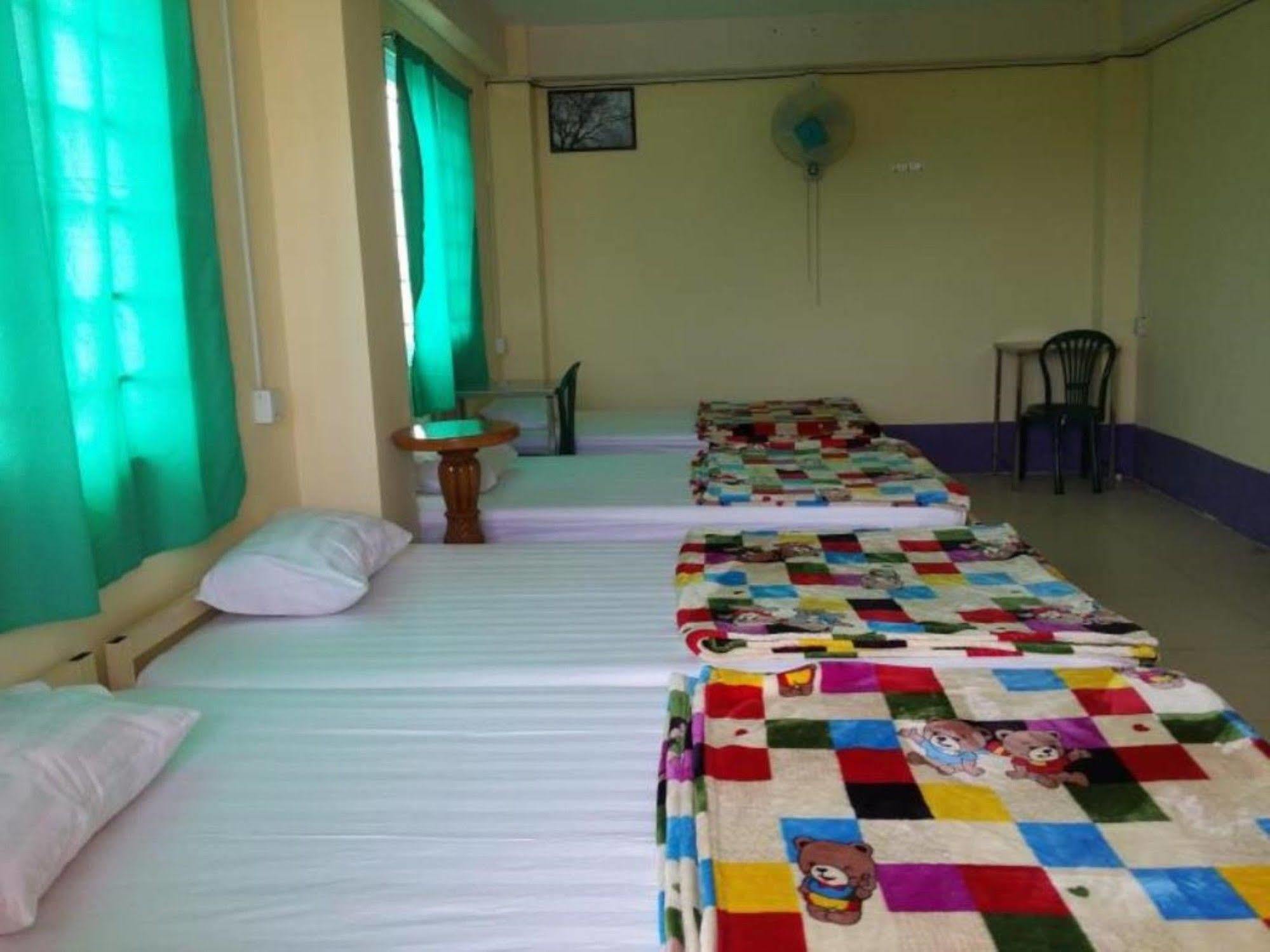 T Venus Hostel Rangoon Buitenkant foto